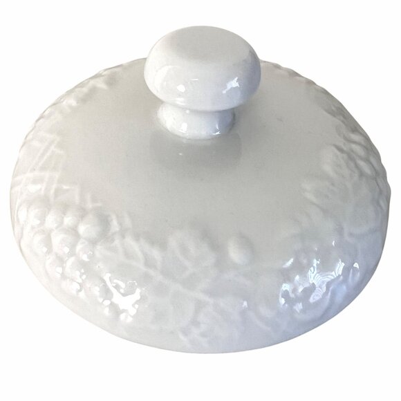 Gibson Canister with Lid White Embossed Ceramic Grape Vine Design 6.5" H VGUC - Picture 10 of 12